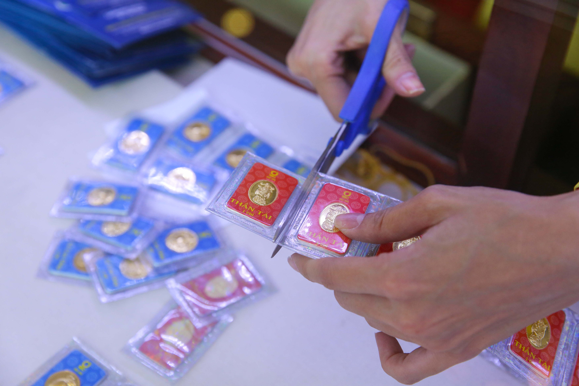 Giá vàng miếng neo ở mức cao, Ngân hàng Nhà nước nghiêm cấm đầu cơ, làm giá, trục lợi - Ảnh 2. Giá vàng miếng neo ở mức cao, Ngân hàng Nhà nước nghiêm cấm đầu cơ, làm giá, trục lợi - Ảnh 2.