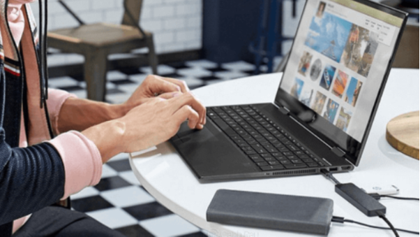 Có nên vừa sạc vừa dùng laptop không? Giải đáp chi tiết từ A-Z - Ảnh 2.