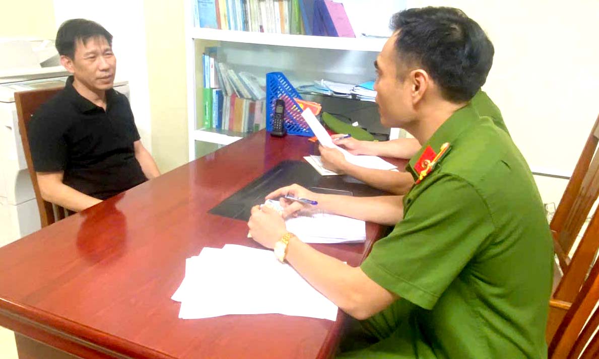 Vụ án trùm giang hồ Mạnh “gỗ”: Hối lộ 3,2 tỉ đồng để "thông chốt" kiểm lâm- Ảnh 2. Vụ án trùm giang hồ Mạnh “gỗ”: Hối lộ 3,2 tỉ đồng để "thông chốt" kiểm lâm- Ảnh 2.