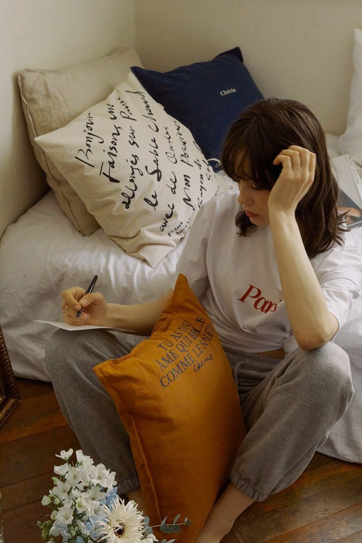 Phỏng vấn 41 lần vẫn thất nghiệp, xin nghỉ phép xong bị cho nghỉ hẳn: Những cú sốc dai dẳng của dân văn phòng!- Ảnh 1.