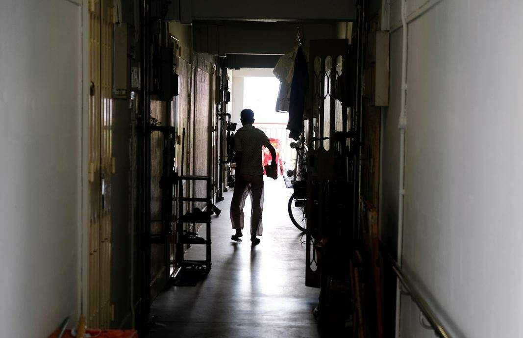 Ngoài 50 tuổi, muốn con cái hiếu thảo, chớ dại phạm 4 lỗi này: Hậu quả có thể khiến bạn cô đơn tuổi già- Ảnh 2.