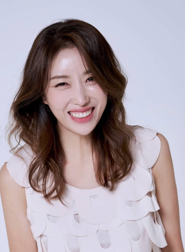 Nữ ca sĩ ngọai tình bị bắt gặp trong thang máy và những tiết lộ gây sốc - Ảnh 3. Nữ ca sĩ ngọai tình bị bắt gặp trong thang máy và những tiết lộ gây sốc - Ảnh 3.