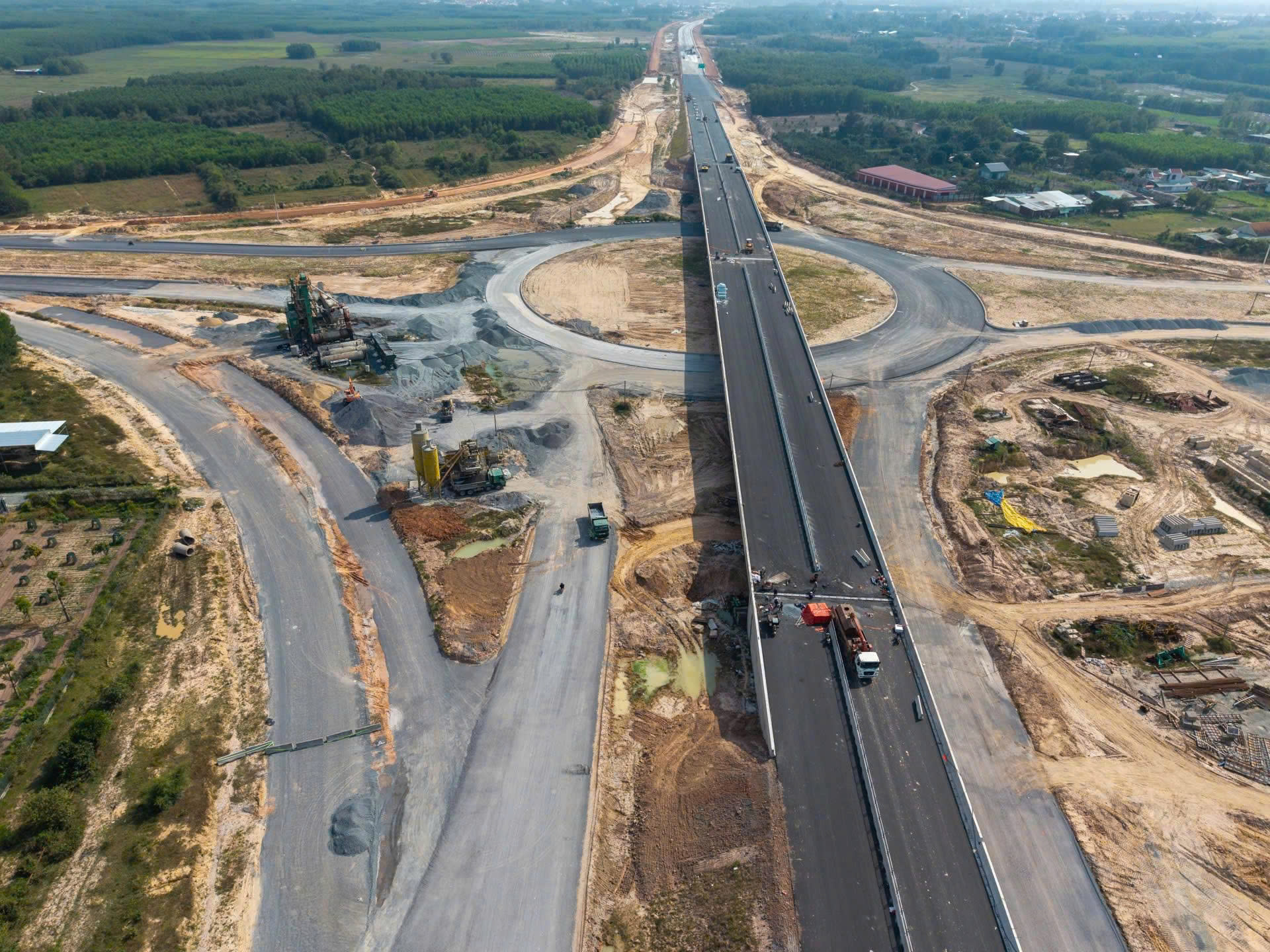 Phát triển hạ tầng TP HCM đẩy mạnh kết nối và tăng trưởng kinh tế bền vững - Ảnh 1.