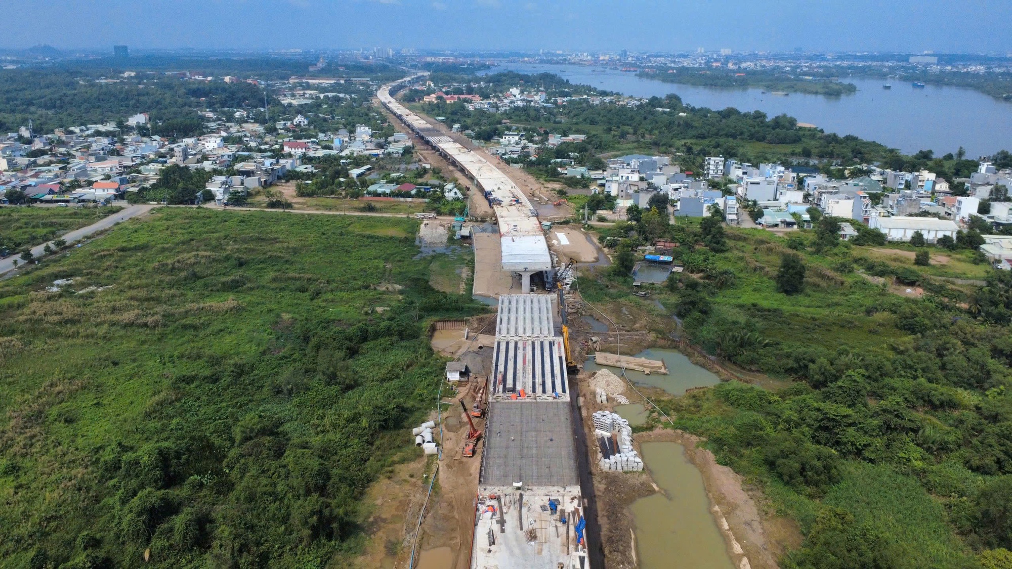 Phát triển hạ tầng TP HCM đẩy mạnh kết nối và tăng trưởng kinh tế bền vững - Ảnh 2.