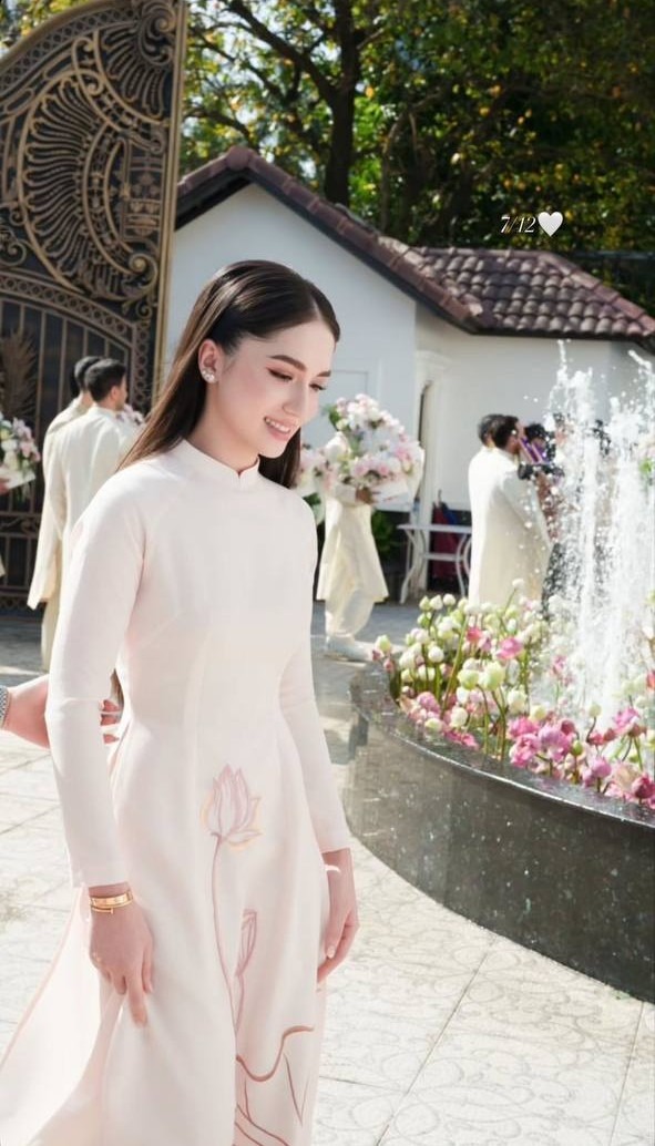 Tiên Nguyễn và Hiếu nguyễn: Những khoảnh khắc đón năm mới bên gia đình tỷ phú - Ảnh 10.