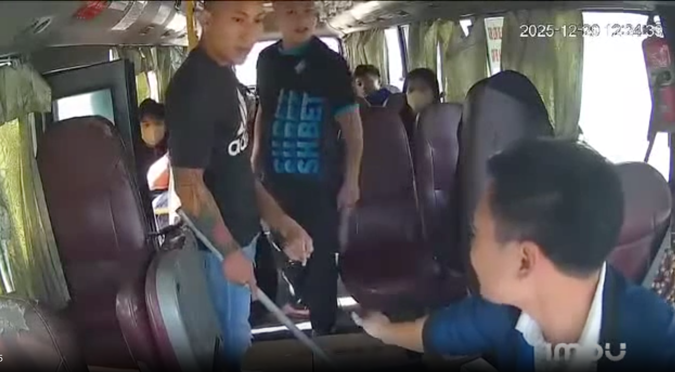 Nhóm người mang tuýp sắt đe dọa tài xế xe buýt Nghệ An gây xôn xao dư luận - Ảnh 1.