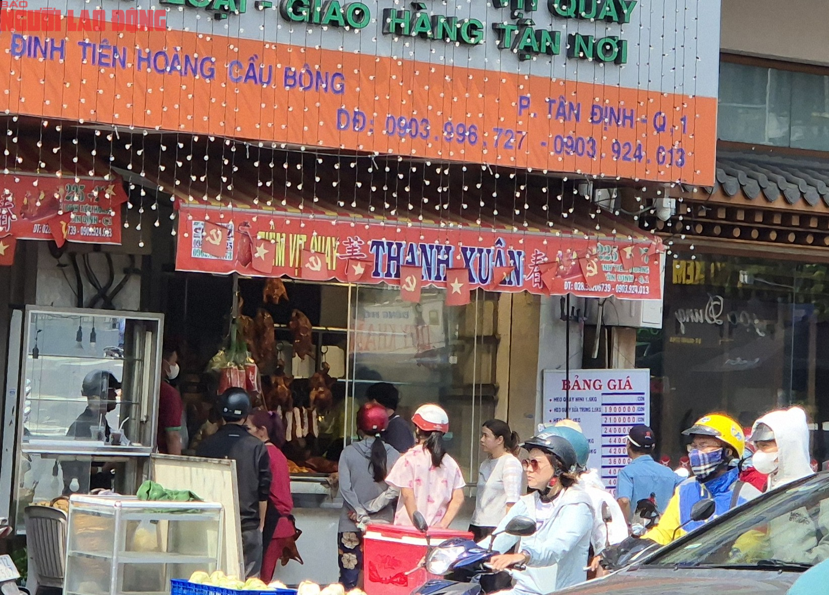 Người dân TPHCM nhộn nhịp mua sắm Tết Dương lịch ngày đầu năm 2026 - Ảnh 3. Người dân TPHCM nhộn nhịp mua sắm Tết Dương lịch ngày đầu năm 2026 - Ảnh 3.