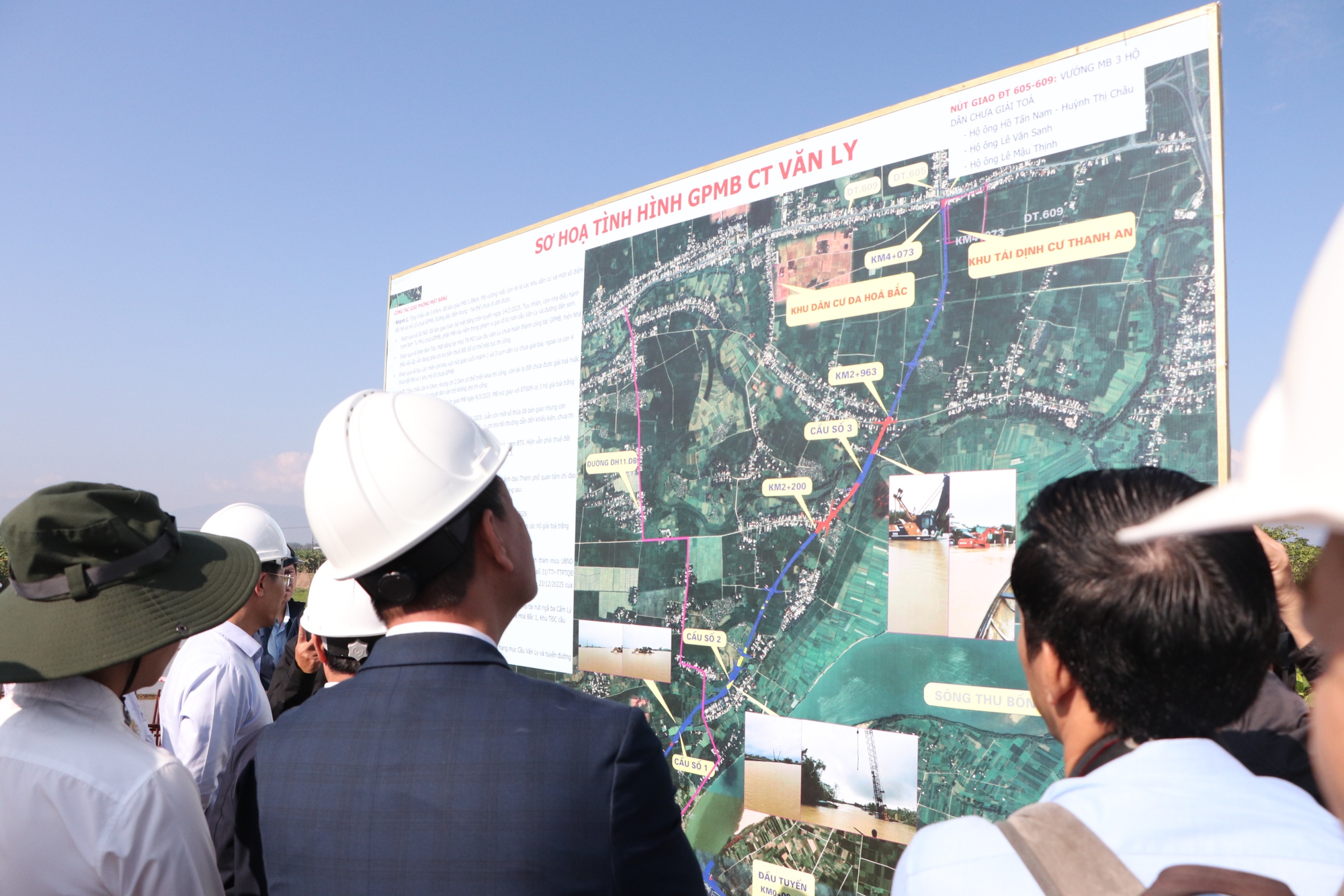 Chủ tịch Đà Nẵng kiểm tra dự án cầu Văn Ly ngày đầu năm mới 2026 - Ảnh 5.