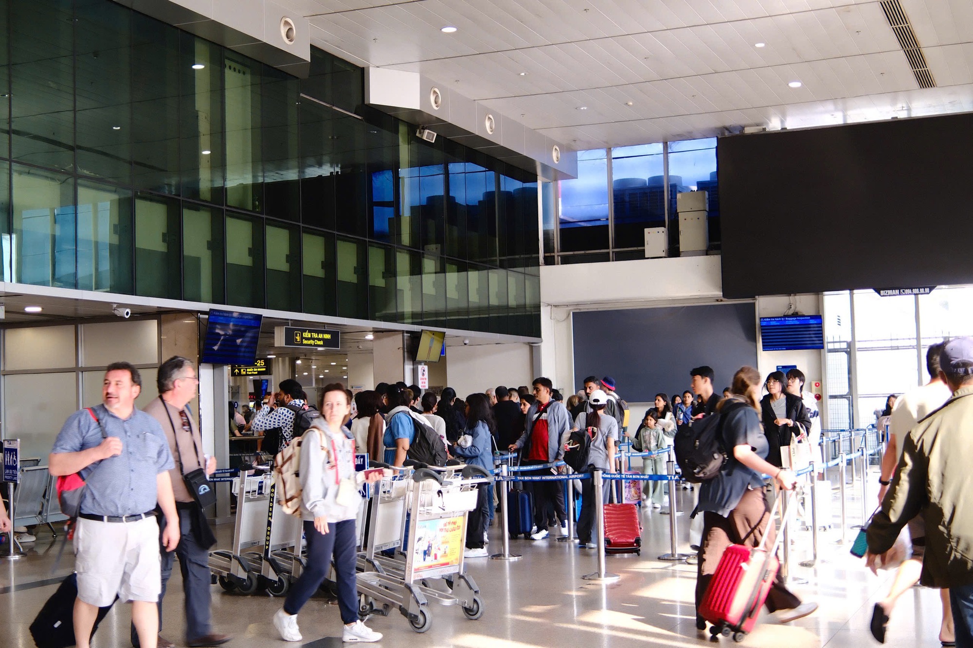 Hình ảnh lạ tại sân bay Tân Sơn Nhất ngày đầu Tết Dương lịch 2026 - Ảnh 12.