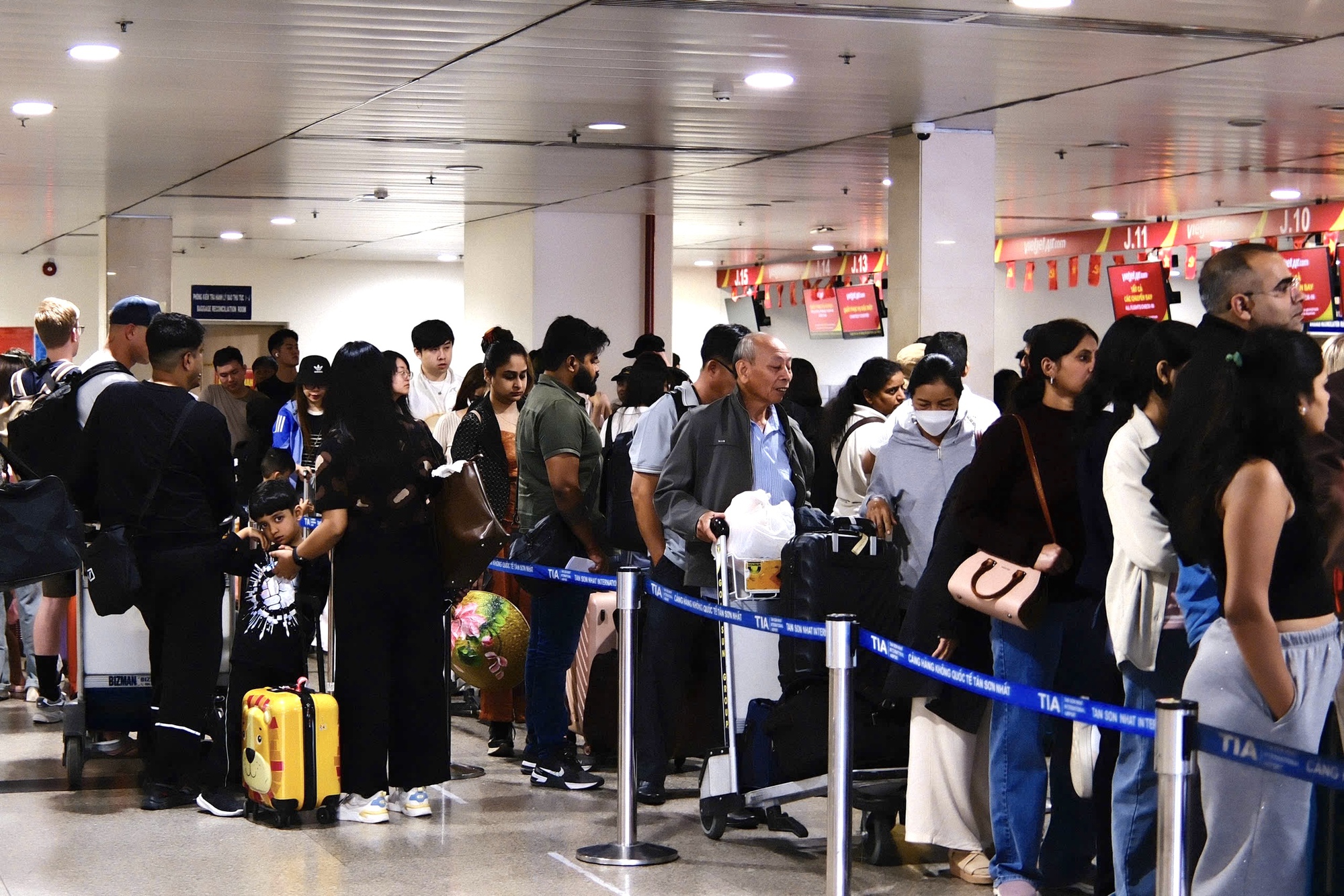 Hình ảnh lạ tại sân bay Tân Sơn Nhất ngày đầu Tết Dương lịch 2026 - Ảnh 11.