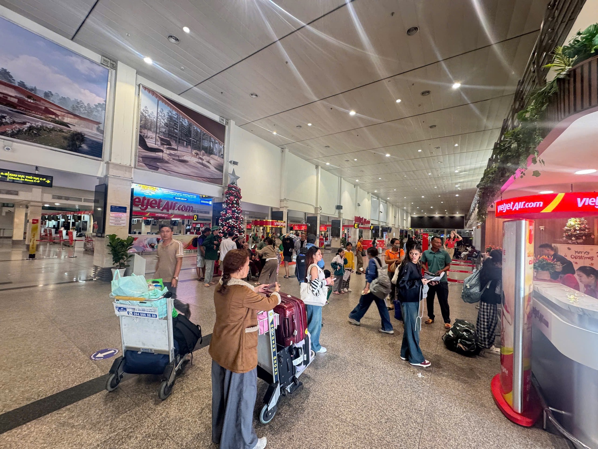 Hình ảnh lạ tại sân bay Tân Sơn Nhất ngày đầu Tết Dương lịch 2026 - Ảnh 8.