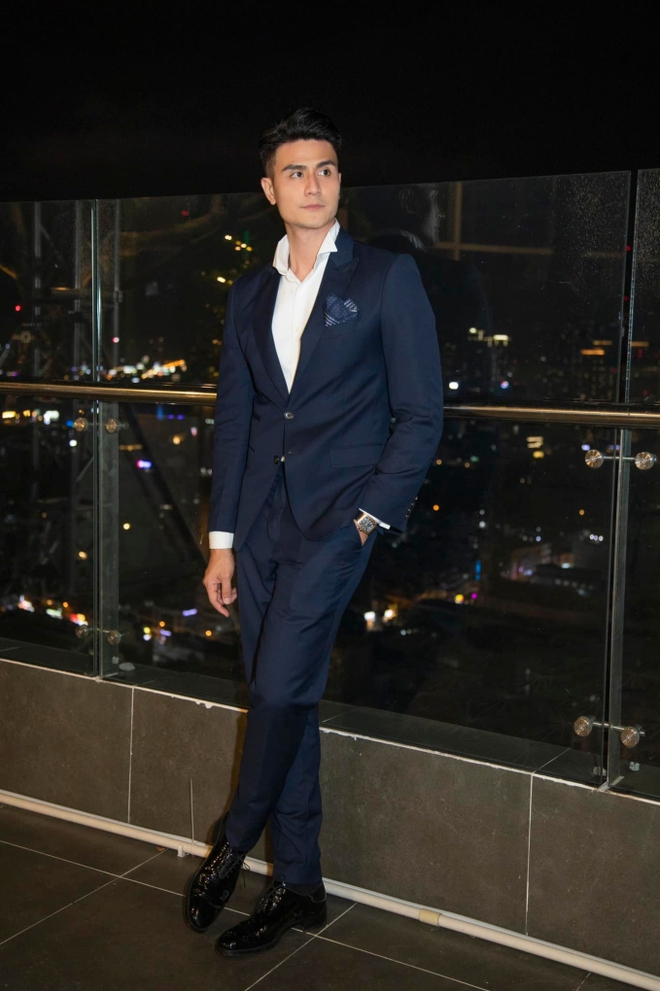 Vĩnh Thụy và vợ công khai con trai đầu lòng trong khoảnh khắc chuyển giao năm mới - Ảnh 2.