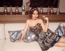 Doanh nghiệp THISO Retail do con gái tỷ phú Trần Bá Dương dẫn dắt huy động 2 . 200 Tỷ đồng - Ảnh 1. Doanh nghiệp THISO Retail do con gái tỷ phú Trần Bá Dương dẫn dắt huy động 2 . 200 Tỷ đồng - Ảnh 1.