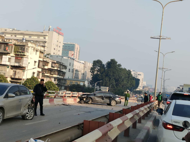 Nữ tài xế buồn ngủ gây tai nạn giao thông Hà Nội , một người tử vong - Ảnh 2.