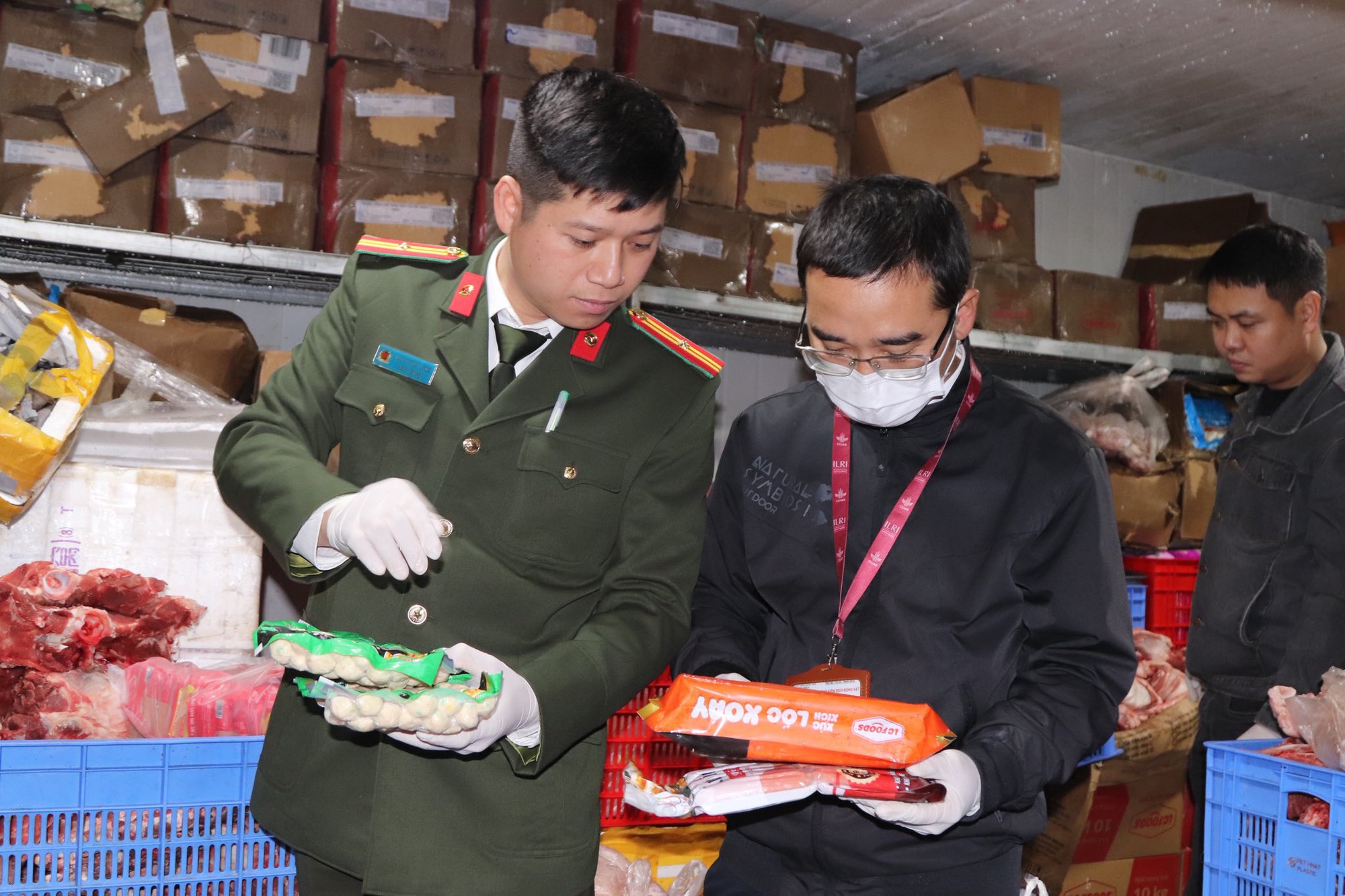 Thực phẩm bẩn ngày cận Tết: Hơn 1 , 3 tấn thịt lợn nhiễm dịch tả lợn châu Phi bị tiêu hủy - Ảnh 1.