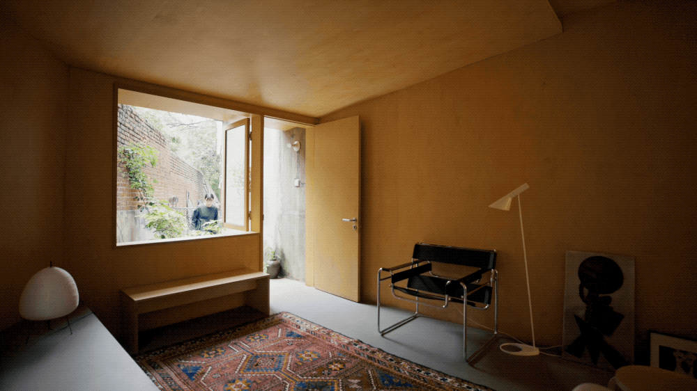 Căn hộ 46m² của đôi vợ chồng mới cưới trong nhà tập thể cũ gây sốt: Vì sao người trẻ đang “quay xe” về nhà cũ trung tâm - nhỏ nhưng đáng tiền hơn?- Ảnh 6. Căn hộ 46m² của đôi vợ chồng mới cưới trong nhà tập thể cũ gây sốt: Vì sao người trẻ đang “quay xe” về nhà cũ trung tâm - nhỏ nhưng đáng tiền hơn?- Ảnh 6.