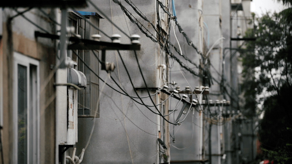 Căn hộ 46m² của đôi vợ chồng mới cưới trong nhà tập thể cũ gây sốt: Vì sao người trẻ đang “quay xe” về nhà cũ trung tâm - nhỏ nhưng đáng tiền hơn?- Ảnh 1. Căn hộ 46m² của đôi vợ chồng mới cưới trong nhà tập thể cũ gây sốt: Vì sao người trẻ đang “quay xe” về nhà cũ trung tâm - nhỏ nhưng đáng tiền hơn?- Ảnh 1.