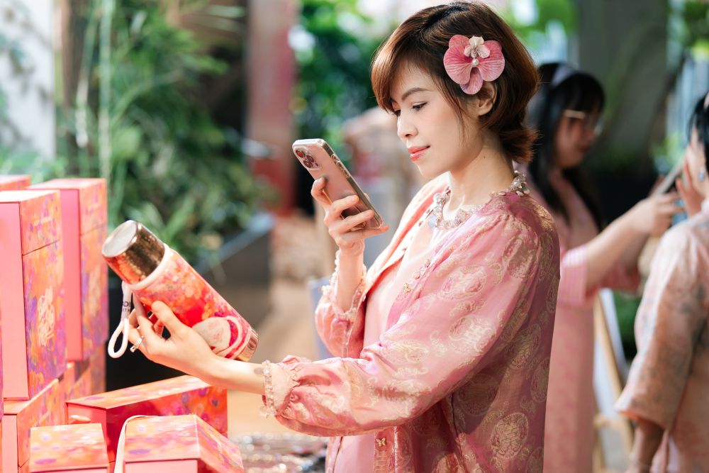 Quà tặng nghệ thuật từ truyền thuyết Sơn Tinh – thủy tinh với bộ quà Bạch Mã Hồng Mai - Ảnh 1. Quà tặng nghệ thuật từ truyền thuyết Sơn Tinh – thủy tinh với bộ quà Bạch Mã Hồng Mai - Ảnh 1.