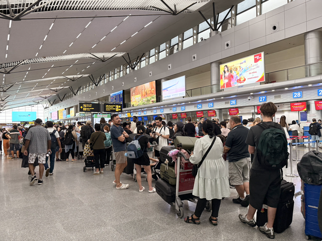 Xin sếp làm online sau Tết để né tiền vé máy bay cao- Ảnh 1.