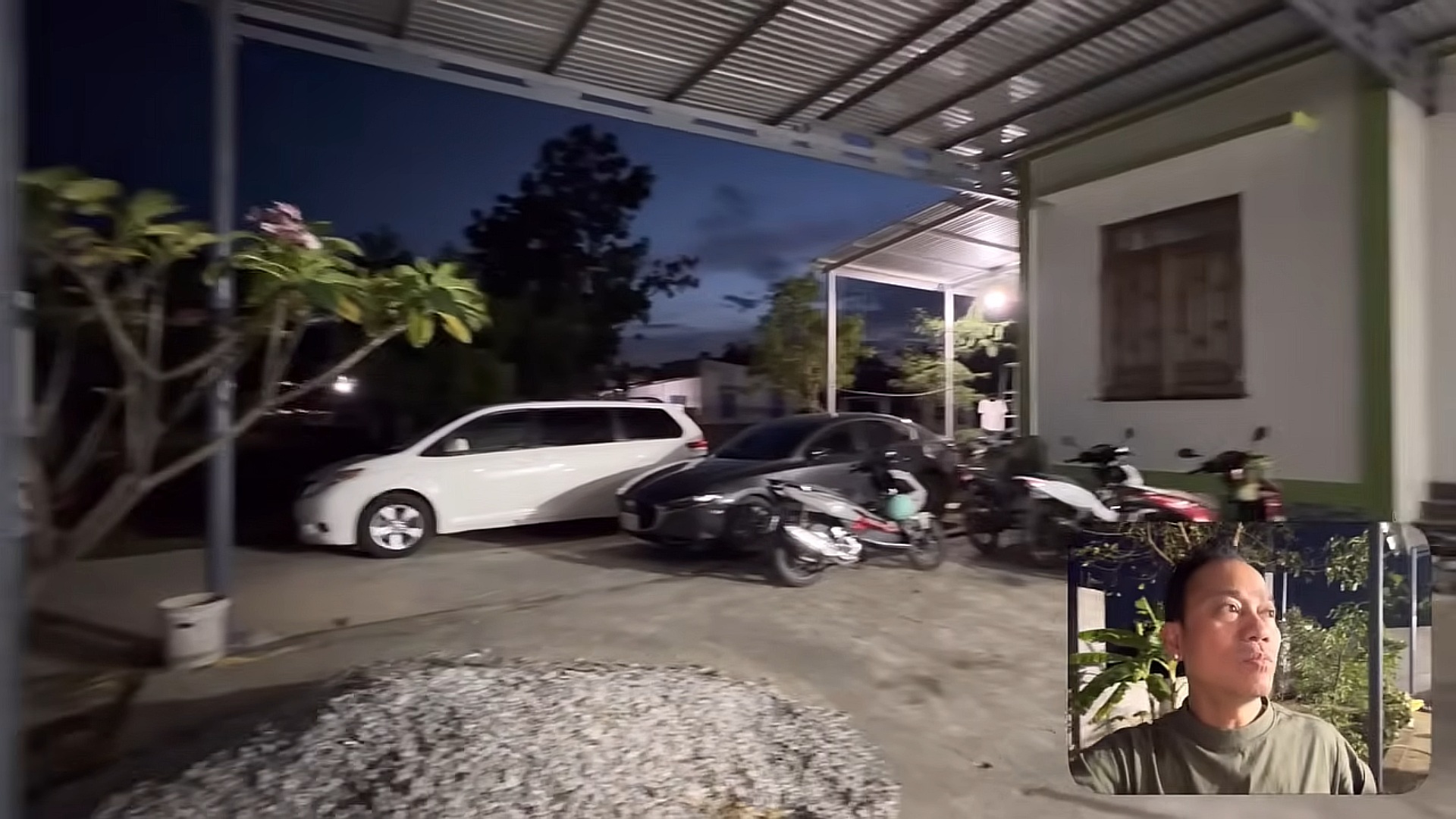 Nhà Chế Kha - con trai Chế Linh đất đai bạt ngàn, xe hơi chất đầy: Chế Phong từ Mỹ về phải trầm trồ- Ảnh 1. Nhà Chế Kha - con trai Chế Linh đất đai bạt ngàn, xe hơi chất đầy: Chế Phong từ Mỹ về phải trầm trồ- Ảnh 1.