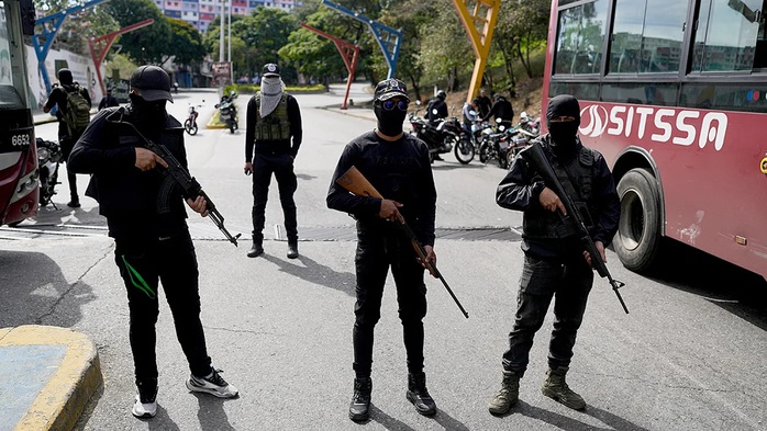 Dân quân vũ trang truy quét người Mỹ tại Venezuela, Mỹ cảnh báo - Ảnh 1.