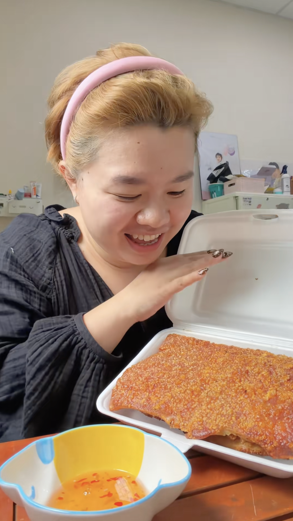 700k một ký heo quay dính nạc hot nhất Việt Nam đầu năm nay, ai ăn xong cũng tiếc đứt ruột!- Ảnh 1.