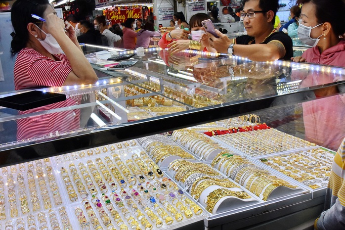 Giá vàng hôm nay 11 - 1 tăng mạnh: Dự báo tiếp tục đi lên - Ảnh 2.