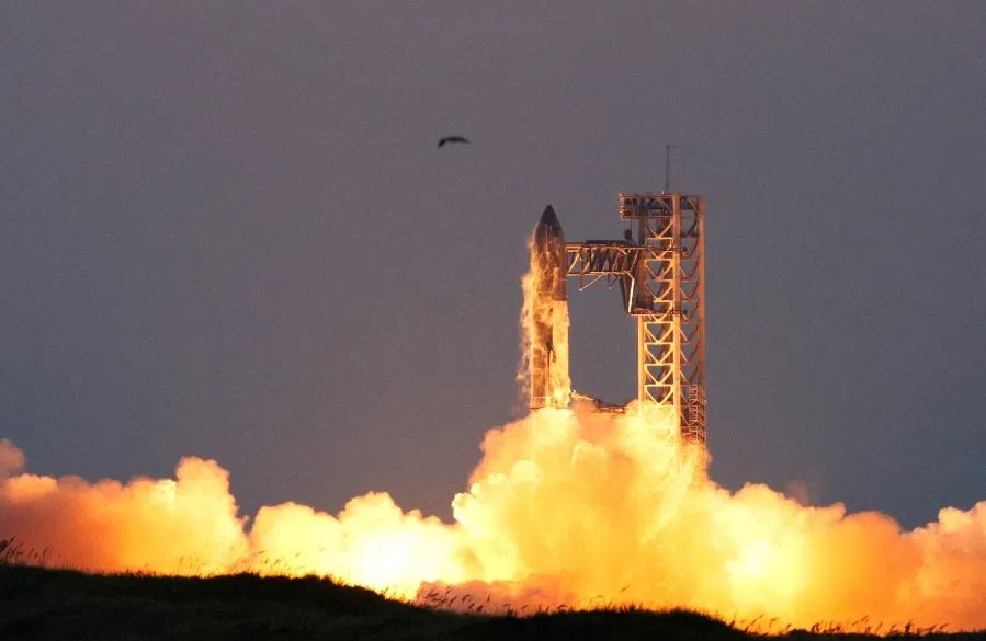 Cuộc đua gần 400.000 km giữa Trung Quốc và Mỹ: Hơn 76 nước tham gia khám phá Mặt Trăng - Ảnh 4. Cuộc đua gần 400.000 km giữa Trung Quốc và Mỹ: Hơn 76 nước tham gia khám phá Mặt Trăng - Ảnh 4.