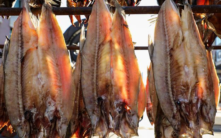 Ăn cá sai cách có thể gây hại cho thận bạn cần biết - Ảnh 1.