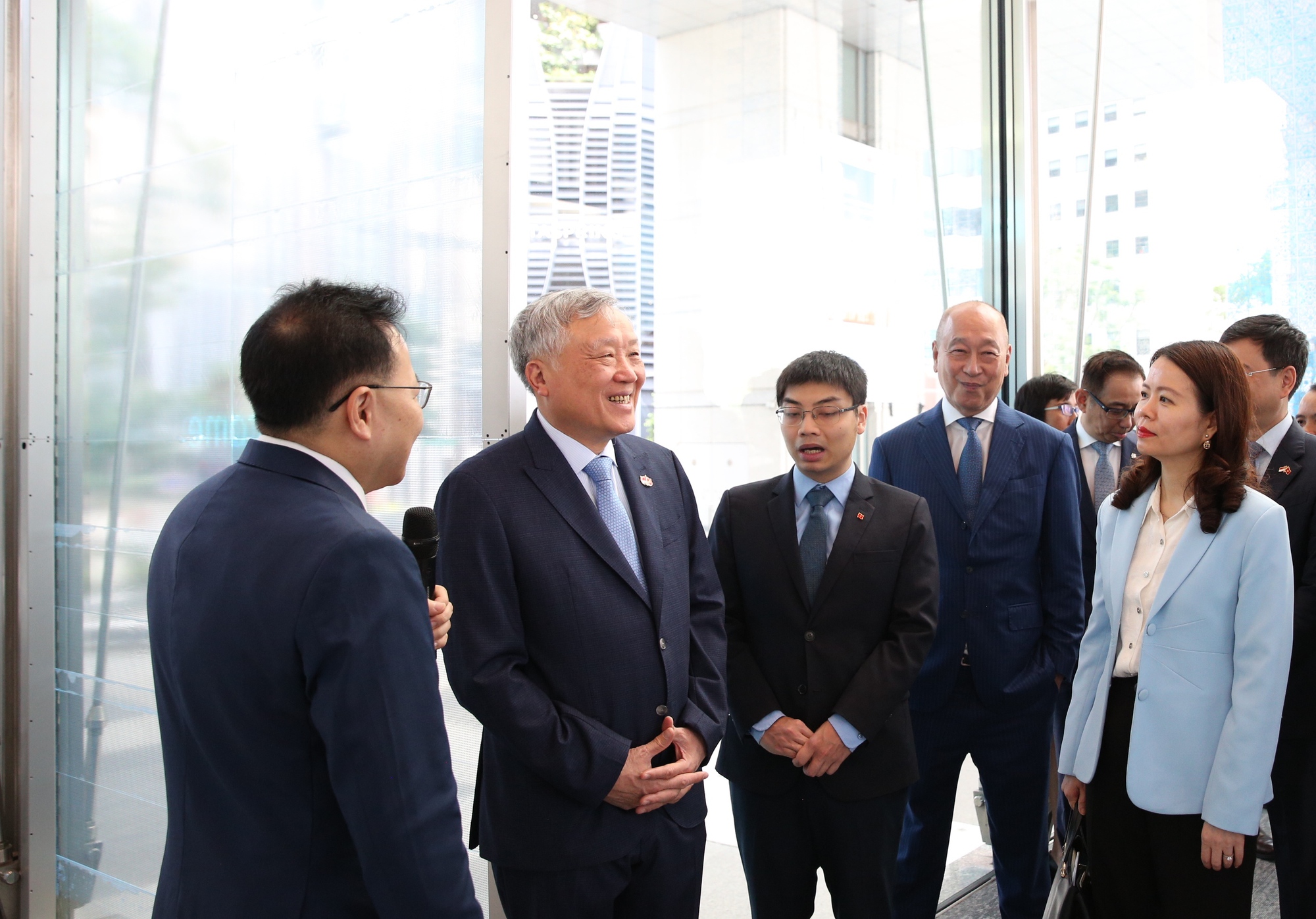 Phó Thủ tướng Nguyễn Hòa Bình gặp Phó Chủ tịch Ngân hàng UOB- Ảnh 3. Phó Thủ tướng Nguyễn Hòa Bình gặp Phó Chủ tịch Ngân hàng UOB- Ảnh 3.