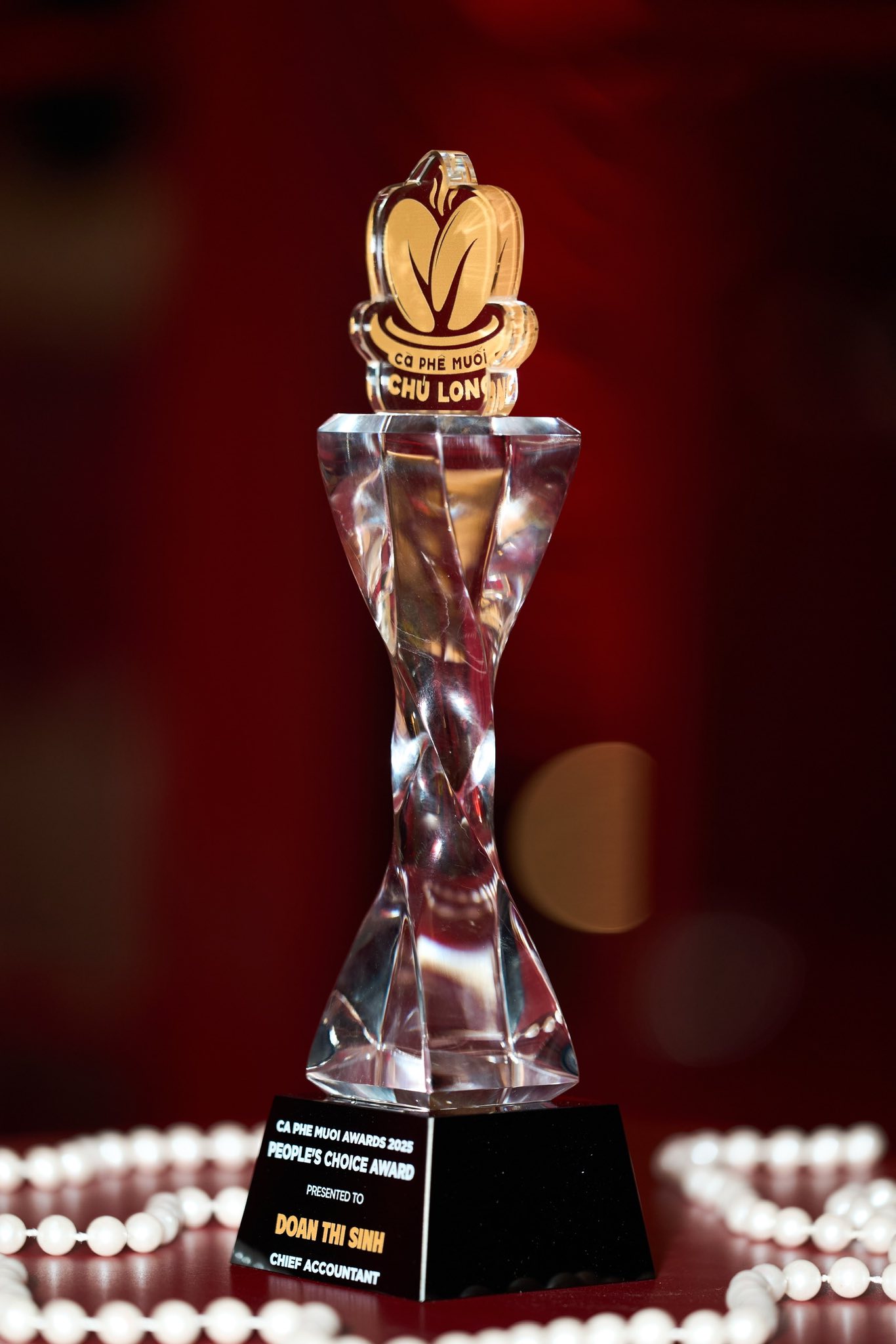 Lạ đời tiệc cuối năm của Cà Phê Muối Chú Long, nhìn không kỹ còn tưởng lễ trao giải- Ảnh 5. Lạ đời tiệc cuối năm của Cà Phê Muối Chú Long, nhìn không kỹ còn tưởng lễ trao giải- Ảnh 5.