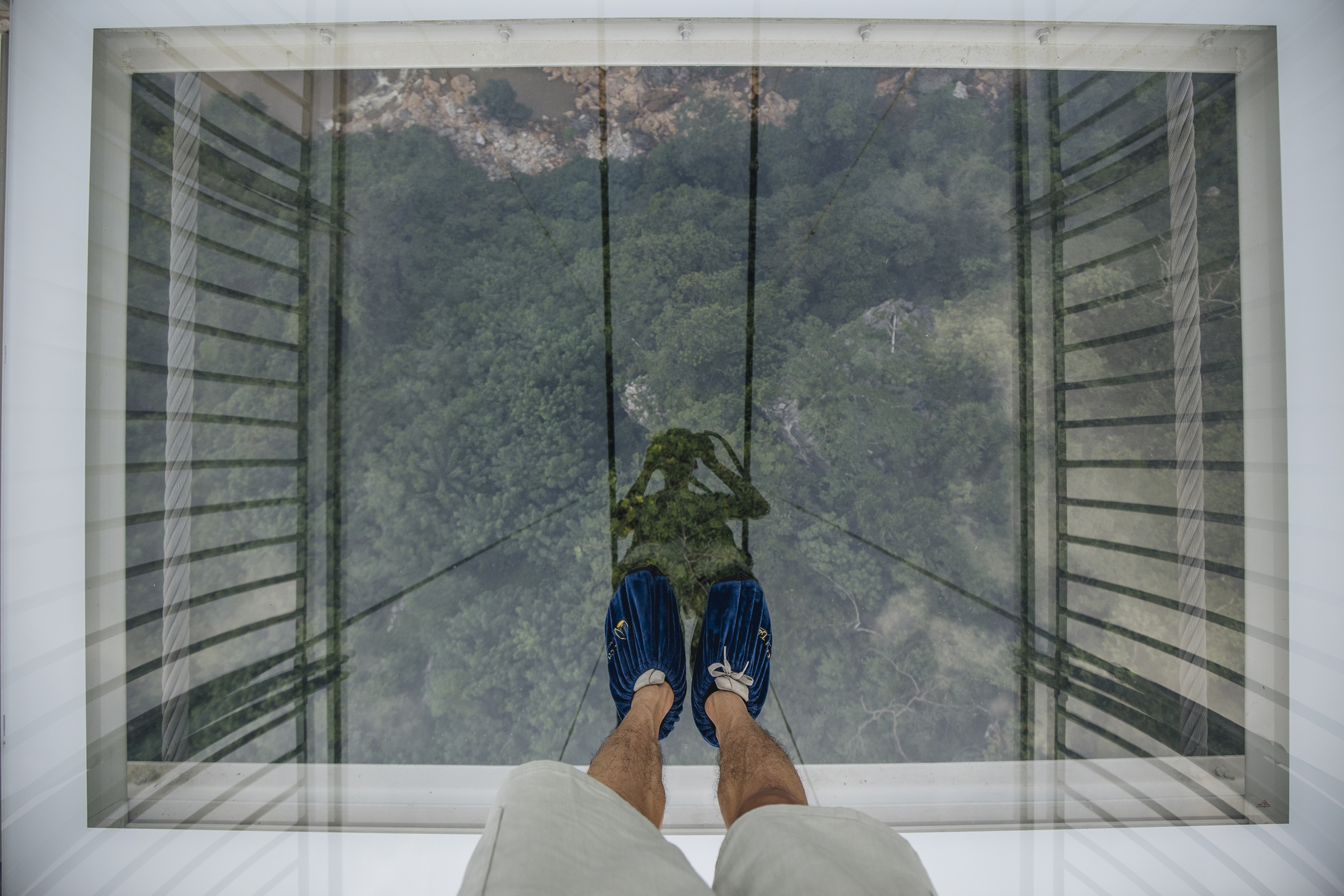 Việt Nam chính thức soán ngôi Trung Quốc để sở hữu cầu kính dài nhất thế giới khiến truyền thông quốc tế kinh ngạc- Ảnh 9. Việt Nam chính thức soán ngôi Trung Quốc để sở hữu cầu kính dài nhất thế giới khiến truyền thông quốc tế kinh ngạc- Ảnh 9.