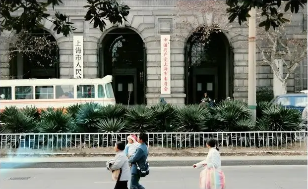 Ảnh cũ Thượng Hải thập niên 1980: Phương tiện này thống trị đường phố, có nơi 40 năm chưa hề khác - Ảnh 16.