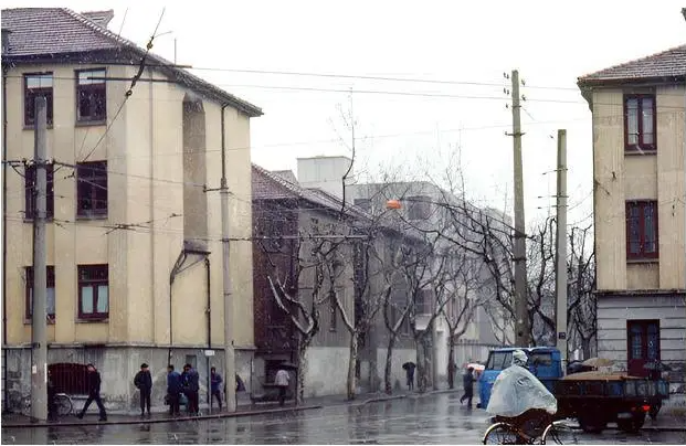 Ảnh cũ Thượng Hải thập niên 1980: Phương tiện này thống trị đường phố, có nơi 40 năm chưa hề khác - Ảnh 18.