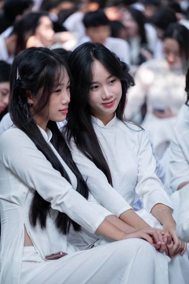 Áo dài nữ sinh Việt Nam: Biểu tượng văn hóa độc đáo không nơi nào có được - Ảnh 3. Áo dài nữ sinh Việt Nam: Biểu tượng văn hóa độc đáo không nơi nào có được - Ảnh 3.