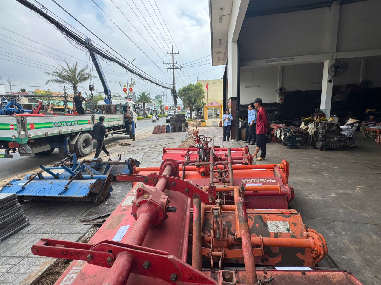 Đột xuất kiểm tra các hộ kinh doanh: Phát hiện nhiều sai phạm nghiêm trọng, có cơ sở bị phạt gần 100 triệu đồng- Ảnh 2.