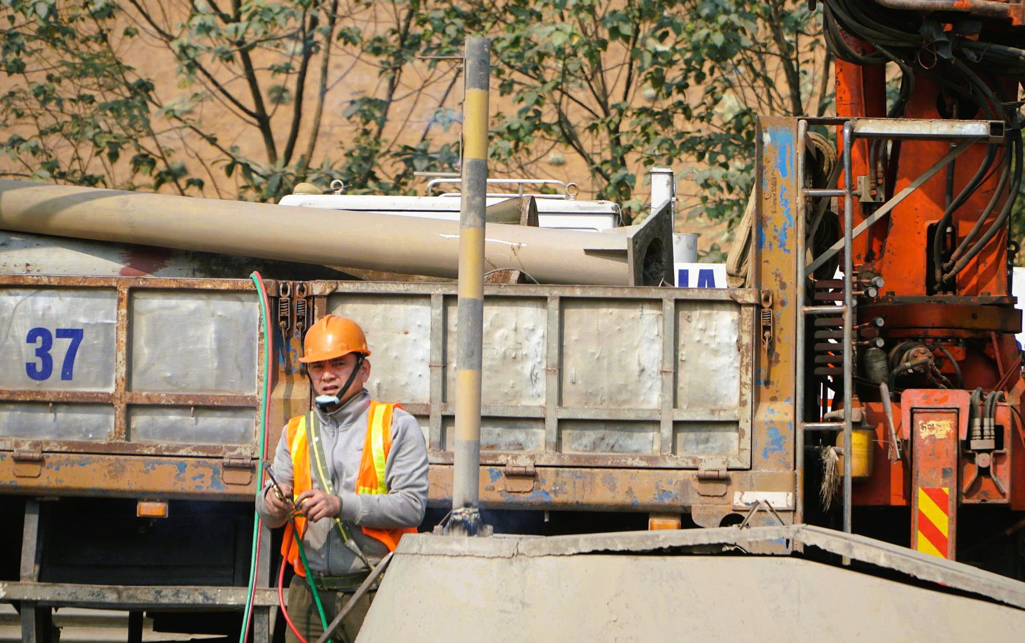 "Khai tử" trạm thu phí BOT bỏ hoang 9 năm trên quốc lộ - Ảnh 3.