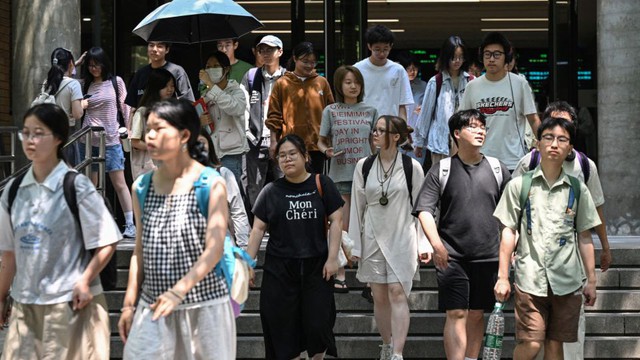 "BẤT HIẾU" kiểu mới đang âm ỉ lan rộng - Khi hiếu thảo trở thành hạng mục có thể giao khoán, đùn đẩy- Ảnh 3.