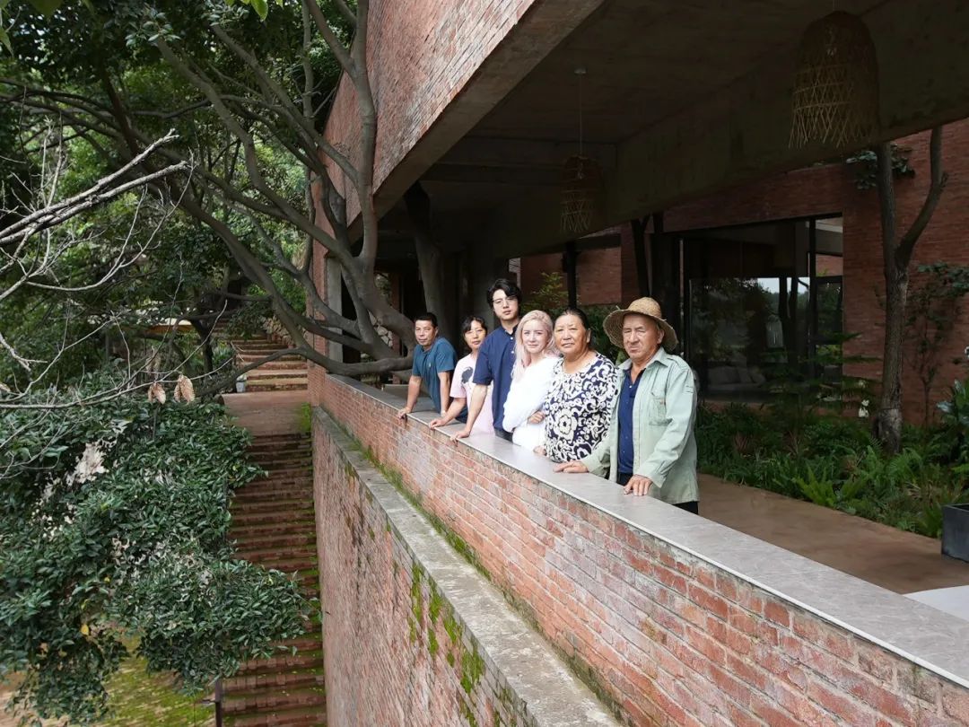 Dùng sạch tiền tiết kiệm để xây nhà: Lời khuyên cho cuộc sống ổn định hơn - Ảnh 23.