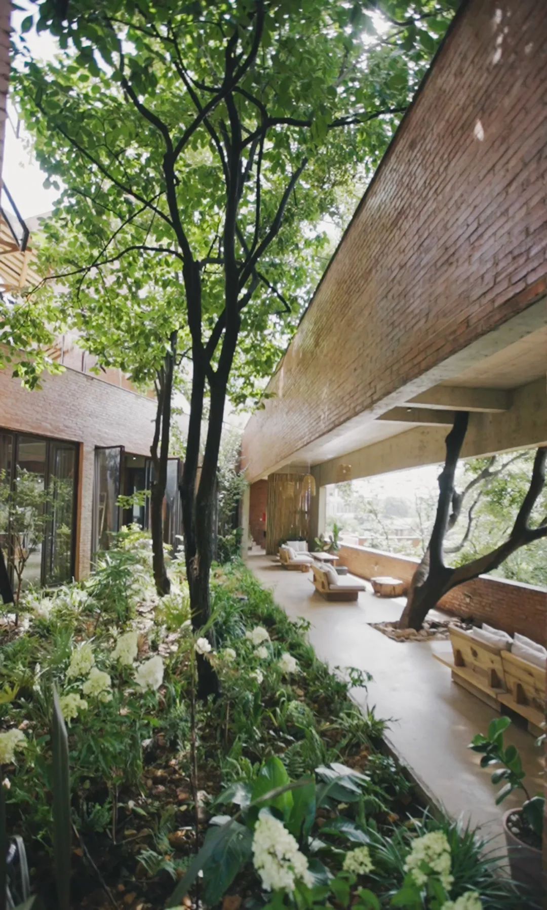 Dùng sạch tiền tiết kiệm để xây nhà: Lời khuyên cho cuộc sống ổn định hơn - Ảnh 10.