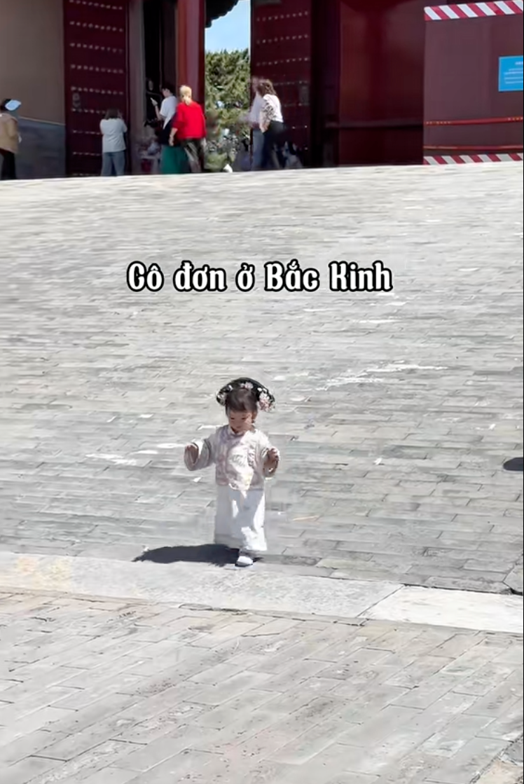 Khóc ở Mỹ, ngã ở Paris..., cô bé mới 3 tuổi đã được "vi vu" khắp thế giới: Đúng là "tuổi thơ dữ dội" khiến người lớn còn phải ước ao - Ảnh 6.