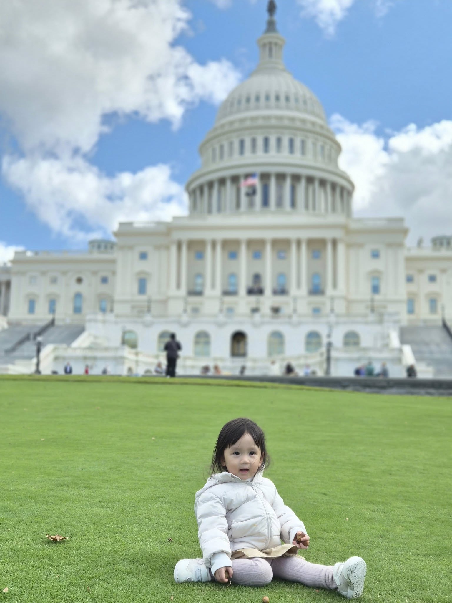 Khóc ở Mỹ, ngã ở Paris..., cô bé mới 3 tuổi đã được "vi vu" khắp thế giới: Đúng là "tuổi thơ dữ dội" khiến người lớn còn phải ước ao - Ảnh 11.