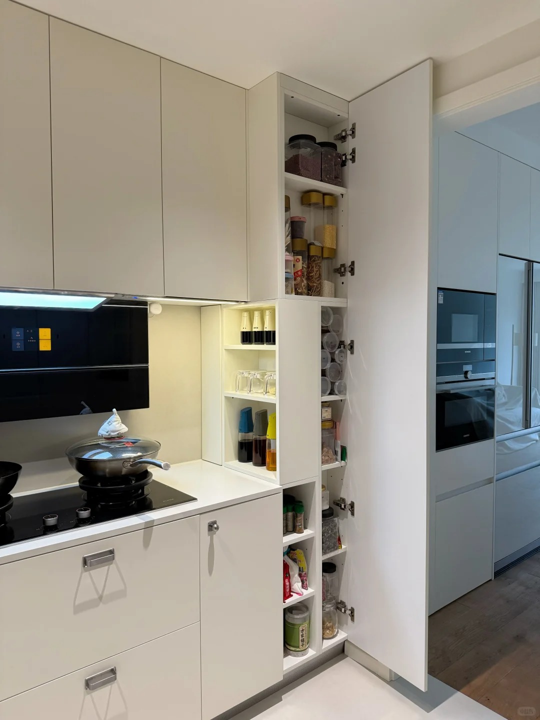 Vợ tôi tự tay thiết kế toàn bộ hệ tủ trong nhà và tôi phải thừa nhận: Hiệu quả hơn nhiều nhà thiết kế- Ảnh 2.