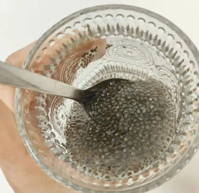 Phụ nữ sau 40 tuổi nên ăn đều 8 loại thực phẩm này: Toàn “chất béo tốt” giúp tim khỏe, da mịn và trẻ lâu một cách tự nhiên- Ảnh 4.