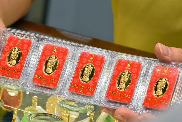 Giá vàng hôm nay 18 - 1: Vàng SJC và nhẫn tăng mạnh 3 triệu đồng - Ảnh 2.