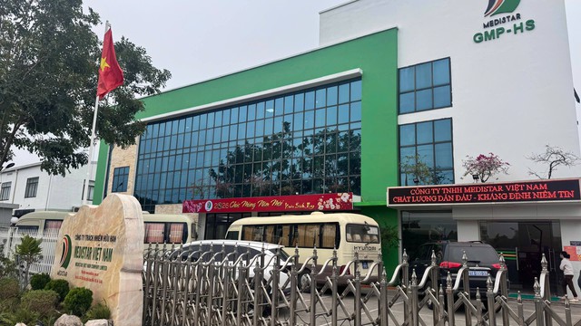 Khởi tố Tổng giám đốc Đoàn Trung Đức trong vụ sản xuất thực phẩm chức năng giả - Ảnh 2.