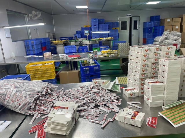 Khởi tố Tổng giám đốc Đoàn Trung Đức trong vụ sản xuất thực phẩm chức năng giả - Ảnh 6.