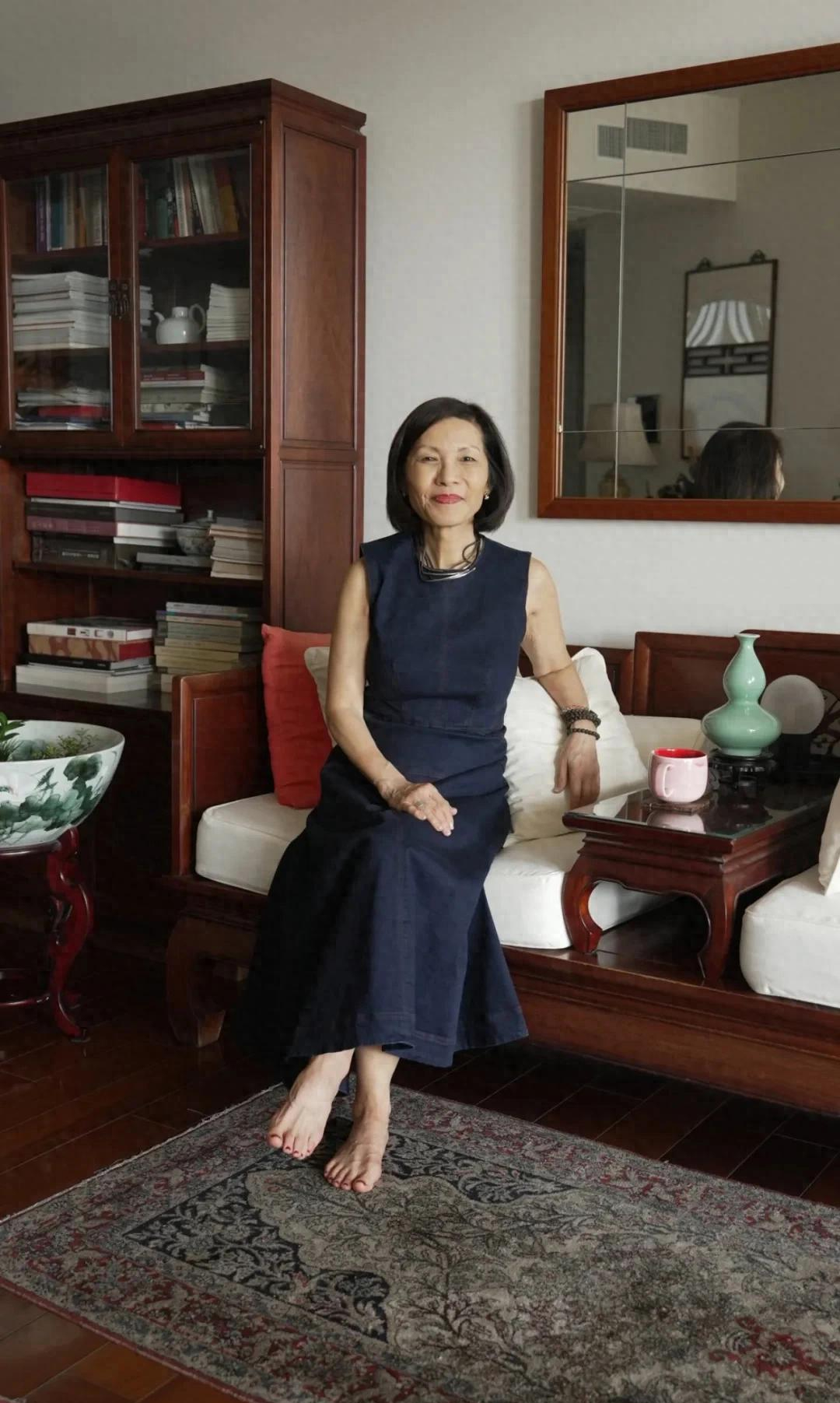 Nữ đại gia 30 năm sưu tầm đồ gỗ, bán đấu giá thu về hơn 7700 tỷ đồng nhưng thứ giữ bà lại không phải là tiền - Ảnh 1.