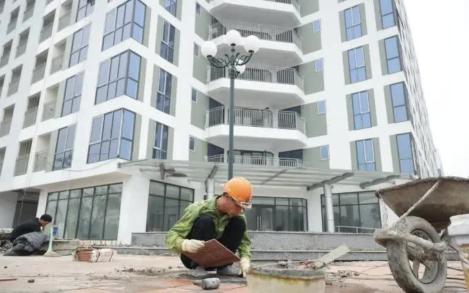 Cảnh báo rủi ro pháp lý khi mua nhà ở xã hội qua môi giới - Ảnh 1.