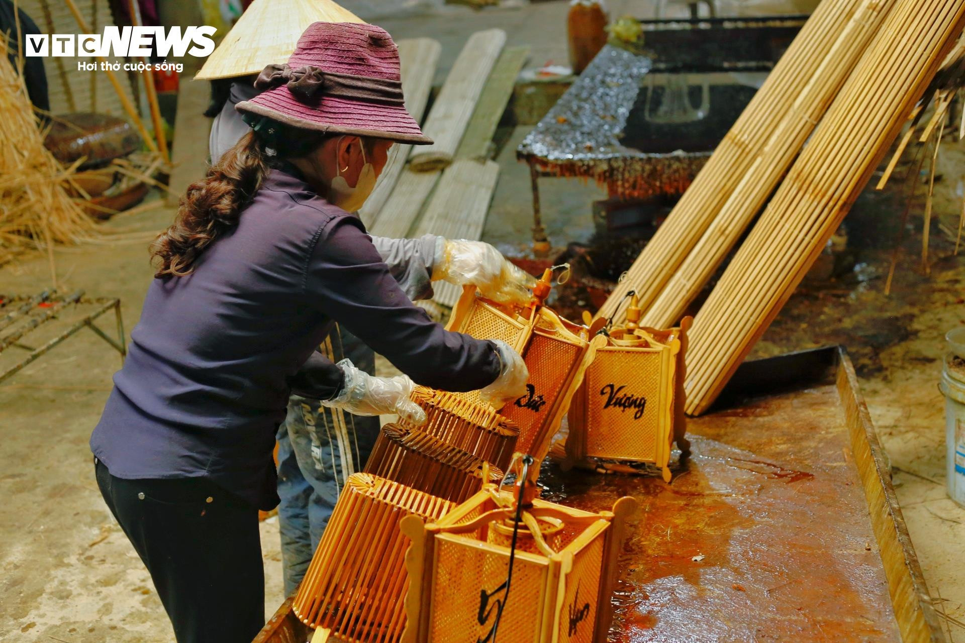 Nghệ nhân làng nghề Bao La ở Huế biến tre thành tiền và nghệ thuật sống động - Ảnh 5. Nghệ nhân làng nghề Bao La ở Huế biến tre thành tiền và nghệ thuật sống động - Ảnh 5.